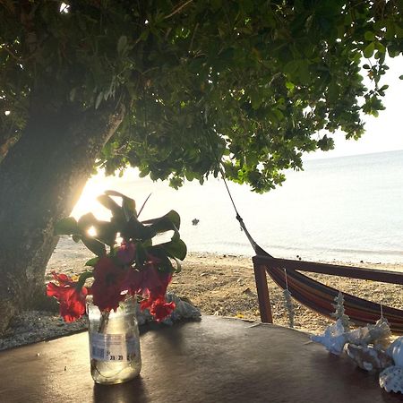 Vatupau Beachfront Bungalows 포트빌라 외부 사진